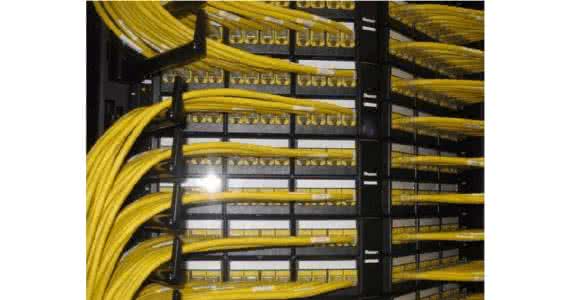 为崖州区户籍且在本区长期居住的年满60周岁及以上分散特困供养人员、低保户、低收入家庭、刚性支出困难家庭、困难残疾人家庭、计划生育特殊家庭等六类人群