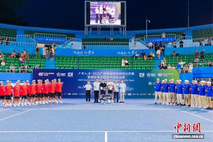 塞伦多洛在广州黄埔国际网球公开赛男单决赛击