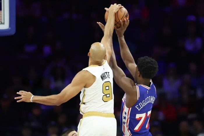 低顺位逆袭成盖帽王者，怀特领跑联盟防守榜单