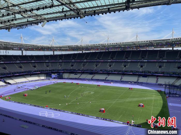 巴黎奥运田径赛紫色跑道首现 千分秒技术定胜负