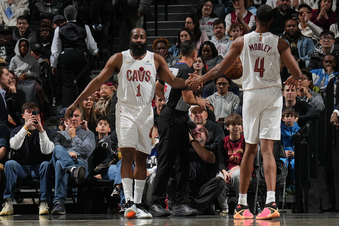 莫布里哈登联手爆发 骑士力克魔术迎连胜